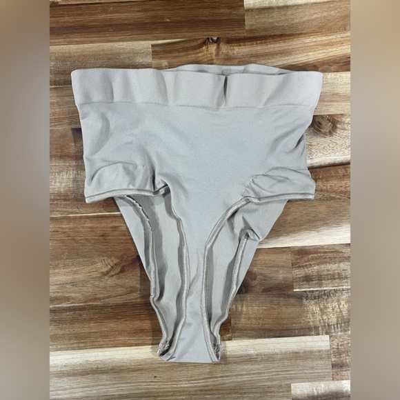 Skims Kim Kardashian Women’s Shape-Wear S New without Tags - Picture 2 of 3